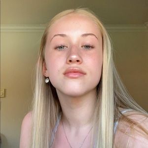 Meet your Posher, Eva